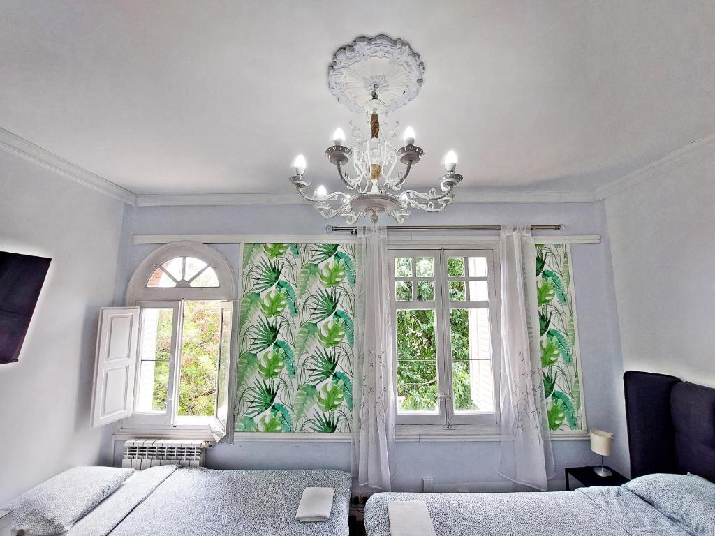 N1 Casa de Madrid - greenpeace line - Triple Room With Shared Bathroom