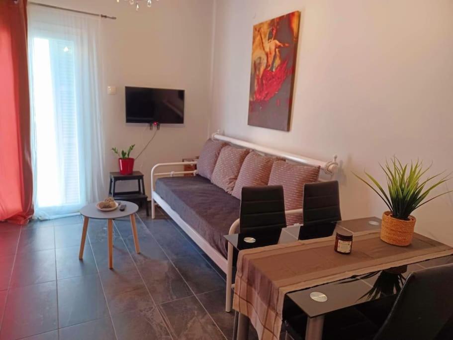 Μια τηλεόραση ή/και κέντρο ψυχαγωγίας στο Ranias cozy apartment university