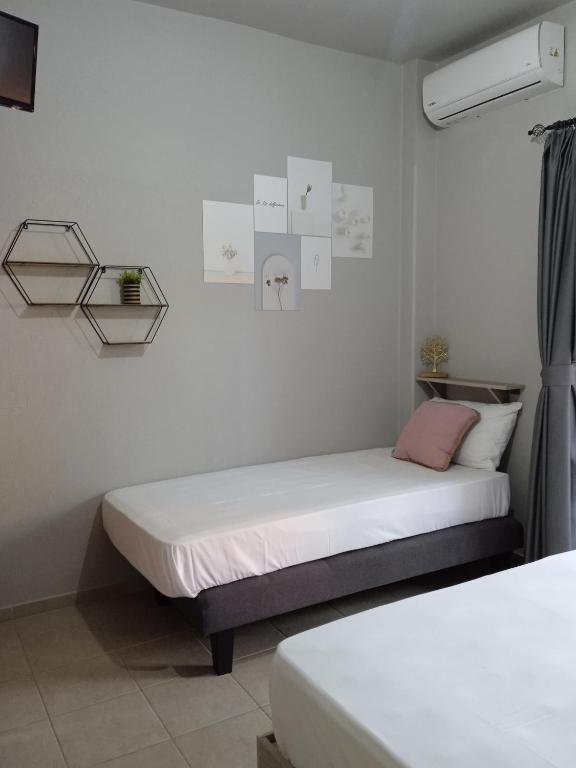Almira - rooms to let