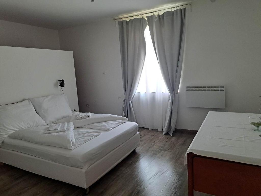 Tarcal Apartman - One-Bedroom Apartment