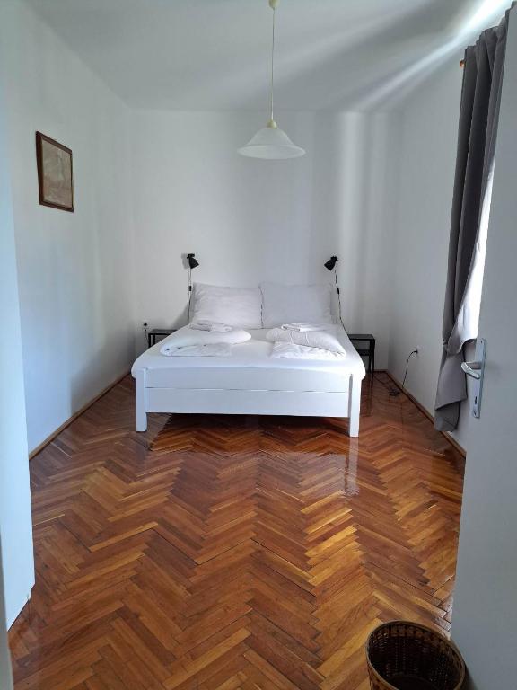 Tarcal Apartman - Two-Bedroom Apartment