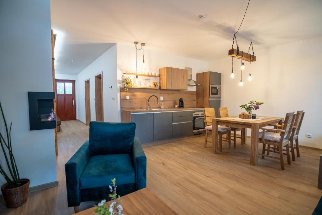 Kuchyň nebo kuchyňský kout v ubytování Apartmány Pernek