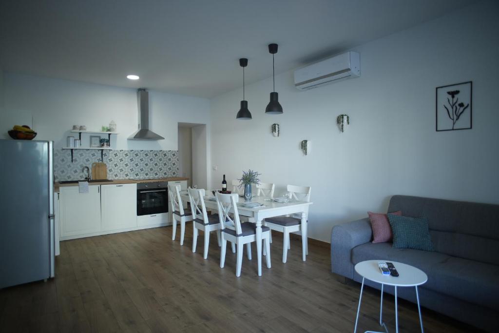 Kuchyň nebo kuchyňský kout v ubytování Apartments Petrich