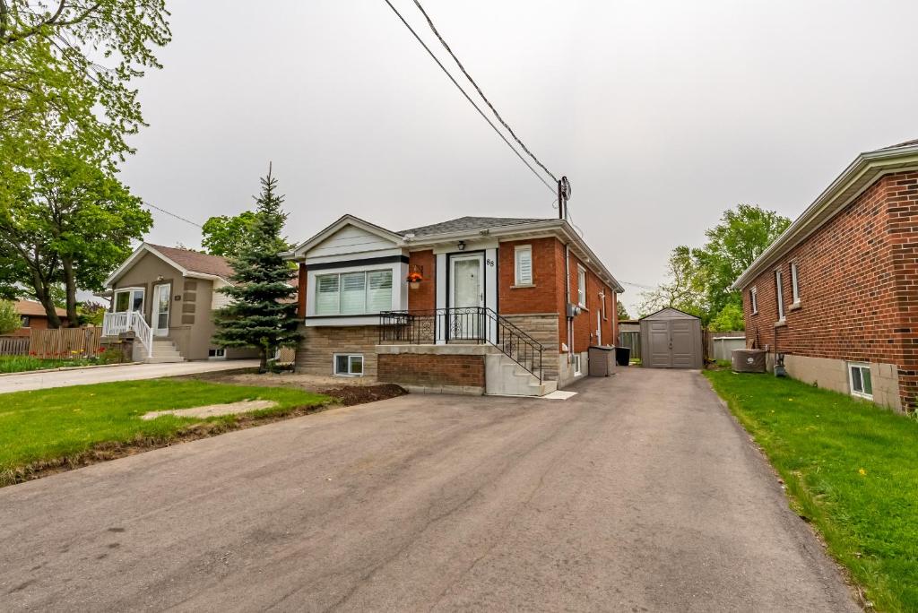 Hamilton Mountain Duplex on South Bend Road East, Hamilton Prezzi aggiornati per il 2023