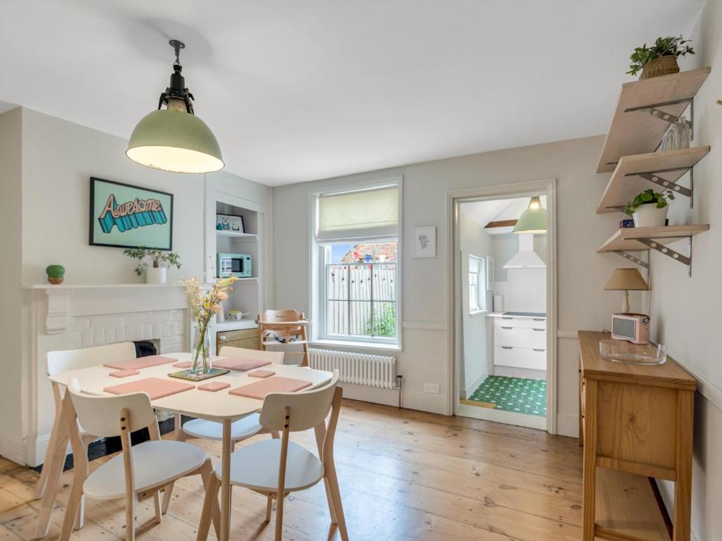 Stunning Georgian Cottage In The City - Pass the Keys, Canterbury ...