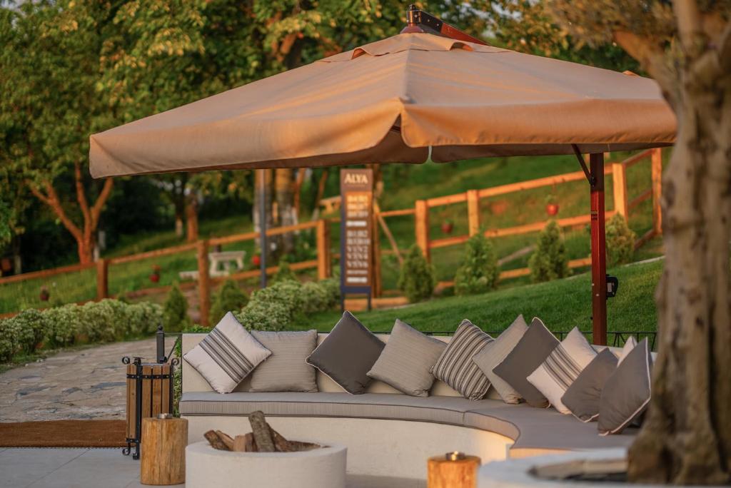Сад в Alya Kartepe Villa Hotel