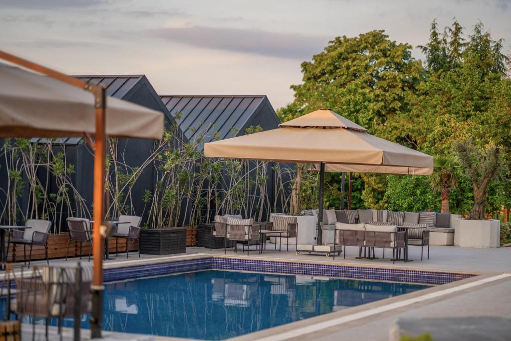 Бассейн в Alya Kartepe Villa Hotel или поблизости