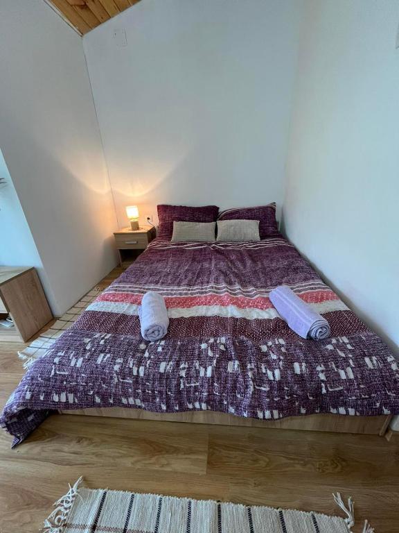 Postel nebo postele na pokoji v ubytování Rooms Ljubenko