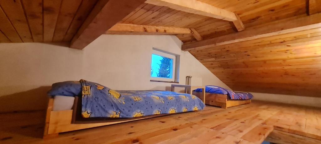 a bedroom with two bunk beds in a cabin at Rooms Ljubenko in Karlovac