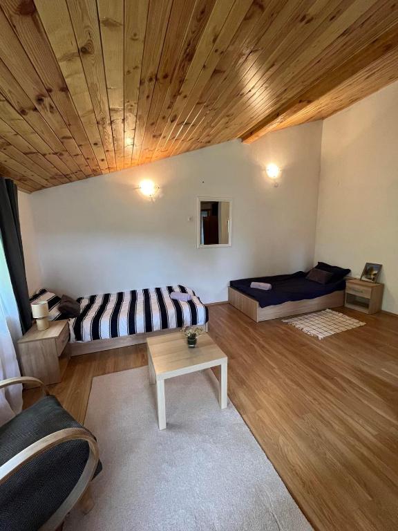 Postel nebo postele na pokoji v ubytování Rooms Ljubenko