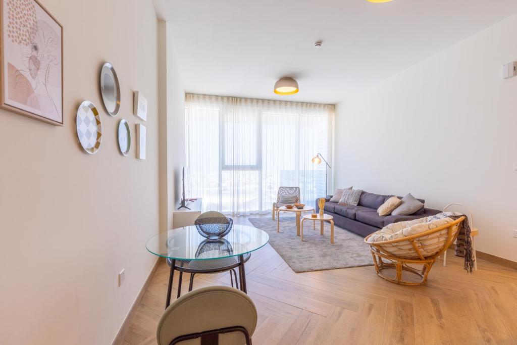 Fotografie z fotogalerie ubytování Lush 1BR in 1 Residences Dubai by GP Holiday Homes v Dubaji