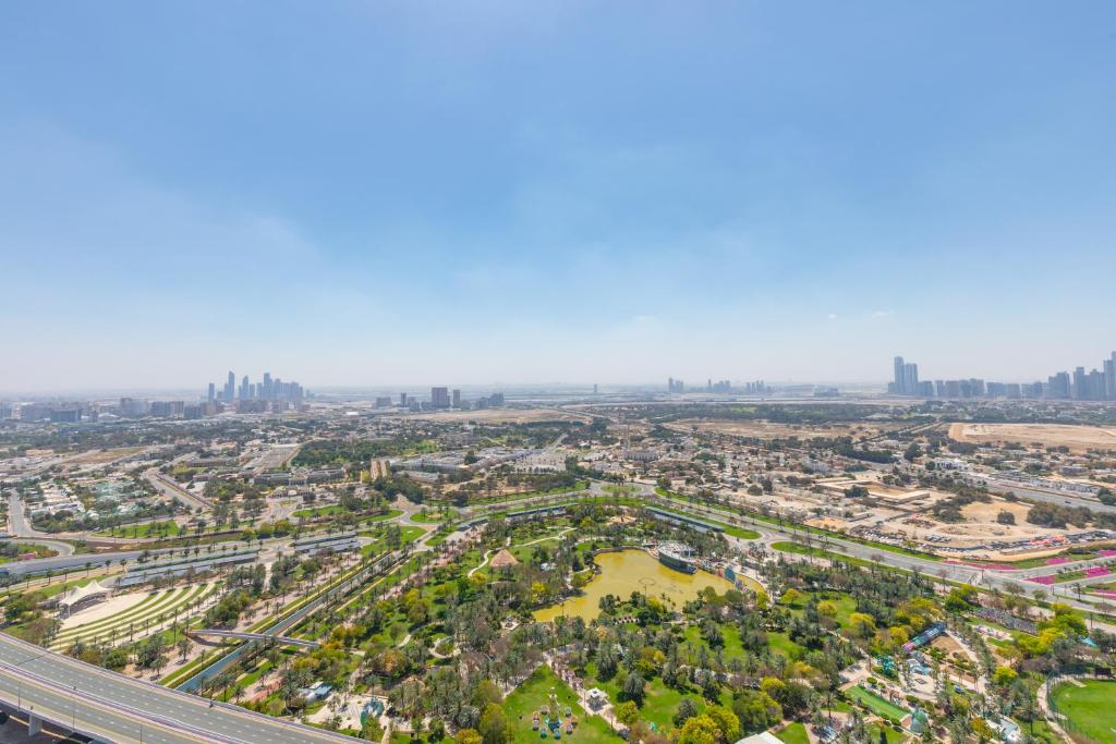 Fotografie z fotogalerie ubytování Lush 1BR in 1 Residences Dubai by GP Holiday Homes v Dubaji