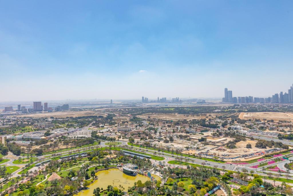 Fotografie z fotogalerie ubytování Lush 1BR in 1 Residences Dubai by GP Holiday Homes v Dubaji