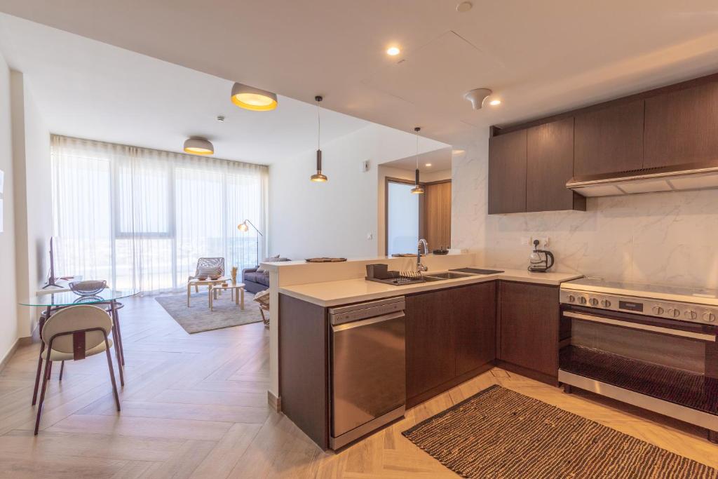 Fotografie z fotogalerie ubytování Lush 1BR in 1 Residences Dubai by GP Holiday Homes v Dubaji