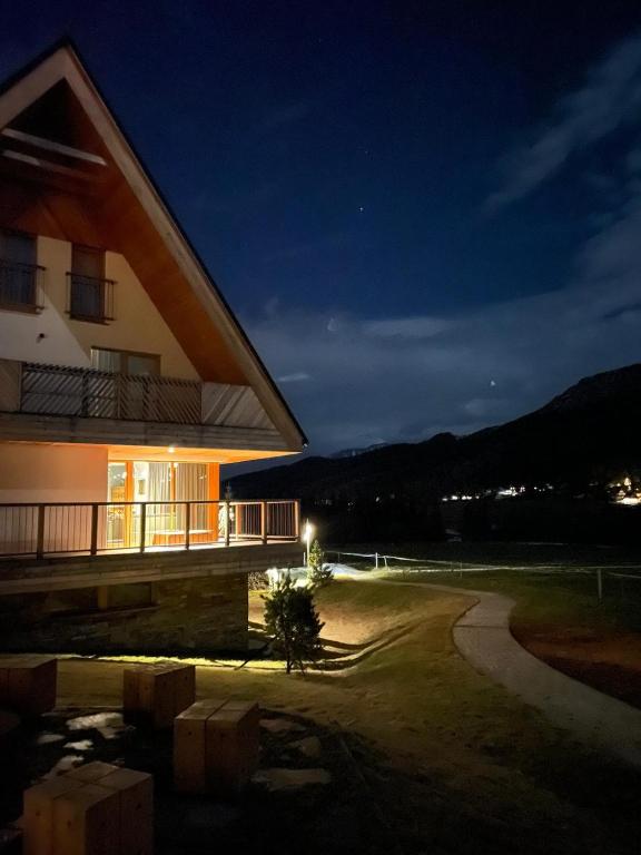 Budova, v ktorej sa apartmán nachádza