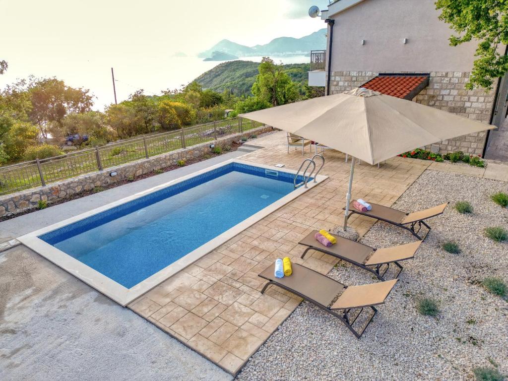 Bazén v ubytování Seaview Villa Lavanda with pool nebo v jeho okolí