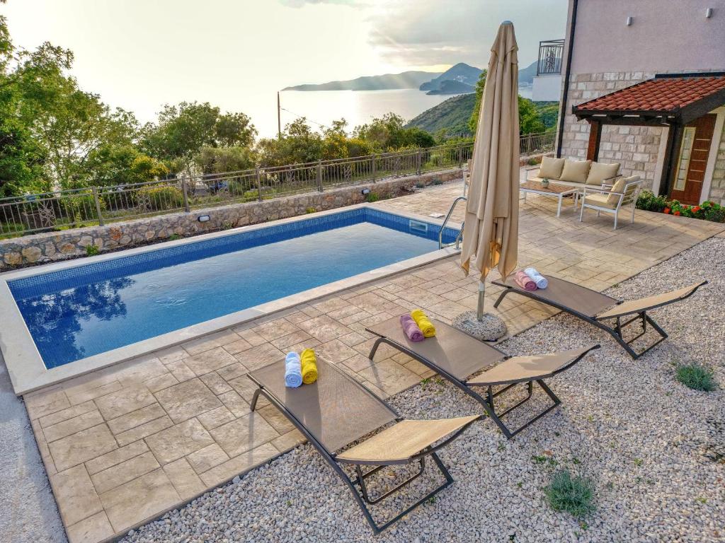Bazén v ubytování Seaview Villa Lavanda with pool nebo v jeho okolí