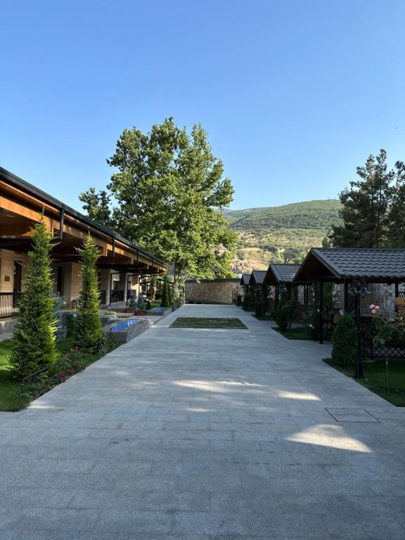 an empty driveway in front of a building at LE CHALET MONT HOTEL AND RESTAURANT in Chorwoq