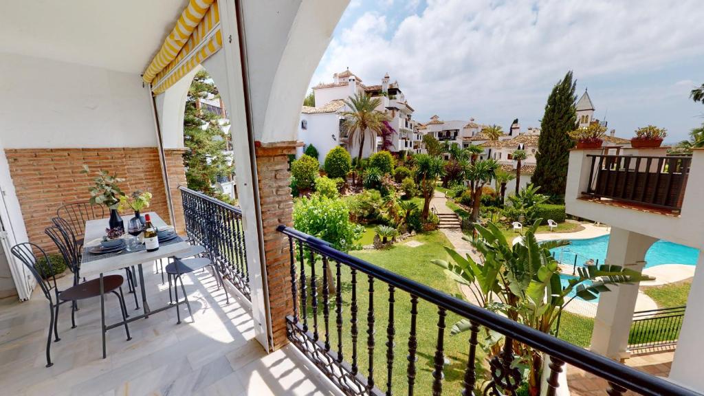 Bazén v ubytovaní Vista Verde - Mijas Charming Duplex alebo v jeho blízkosti