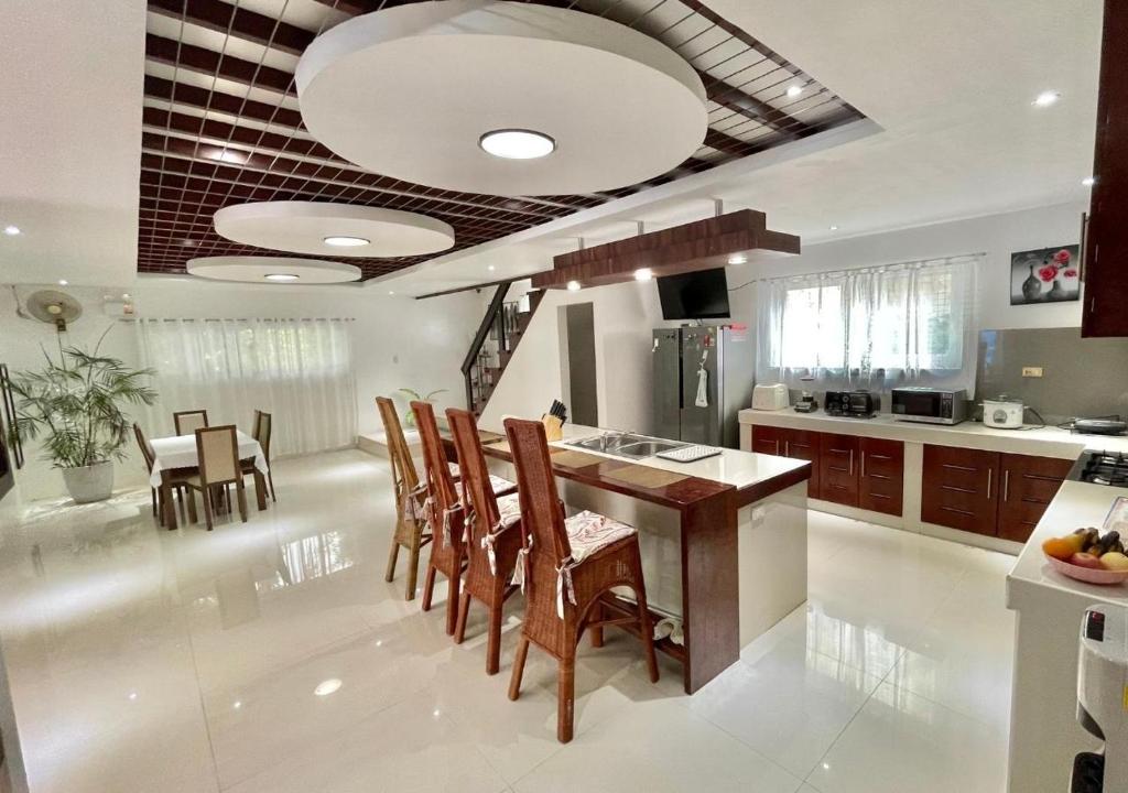 Kuchyň nebo kuchyňský kout v ubytování Cheryl's Place Vacation Home Palawan