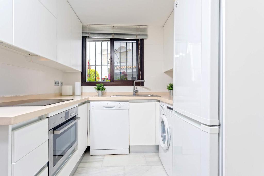 Kuchyň nebo kuchyňský kout v ubytování Genteel Home Guadalvillas