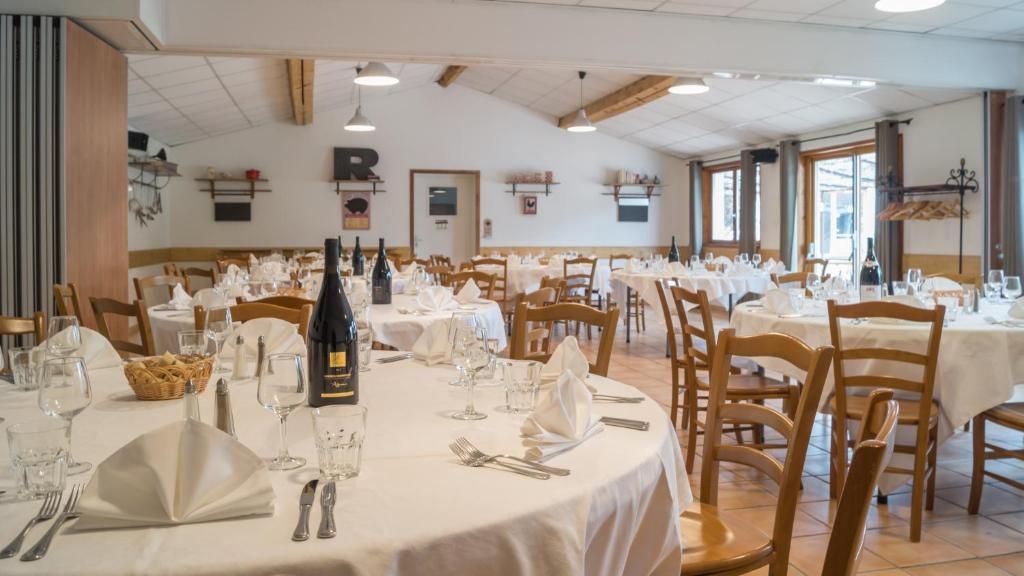 Restaurace v ubytování Logis Hotel Le Nouvel