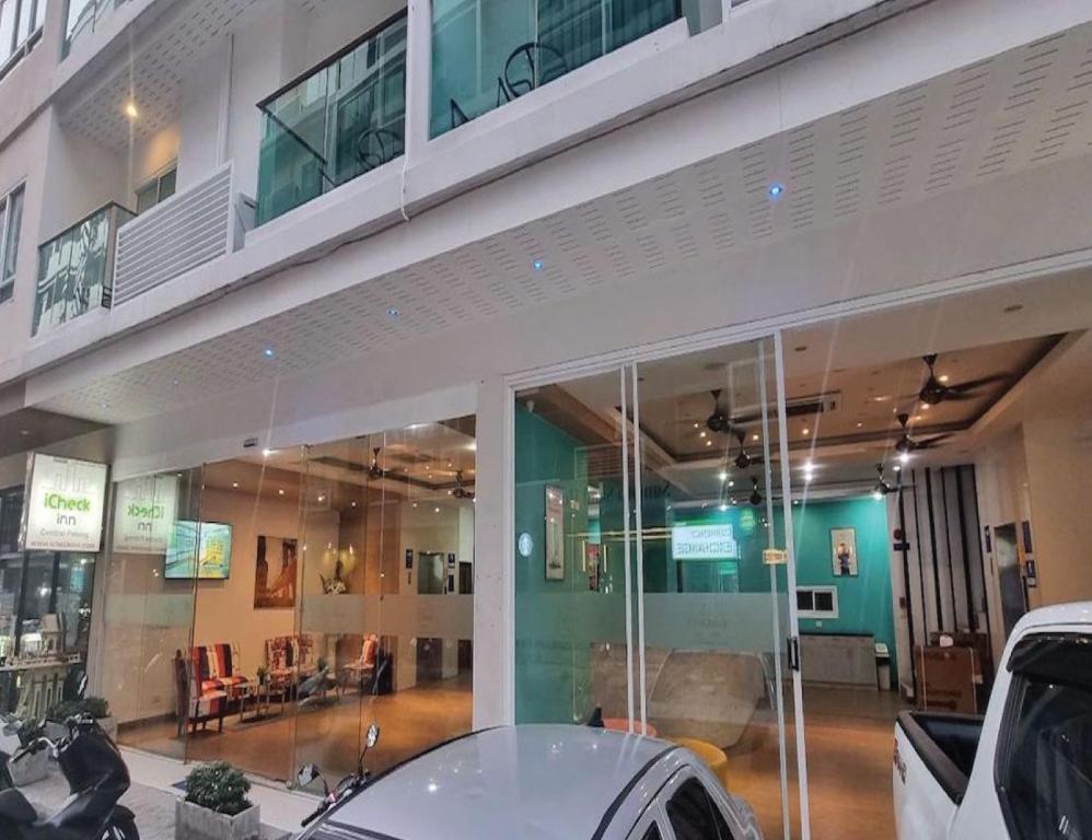 iCheck inn Central Patong - Resim 7