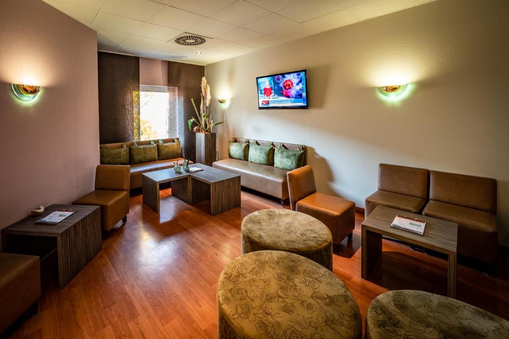 TV a/nebo společenská místnost v ubytování ACHAT Hotel Dresden Altstadt