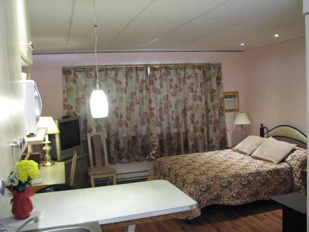 Motel Le Charentais - Комната с кухни с кухней
