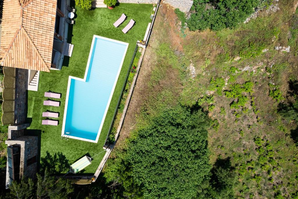 Bazén v ubytování Metohi Nature Living nebo v jeho okolí
