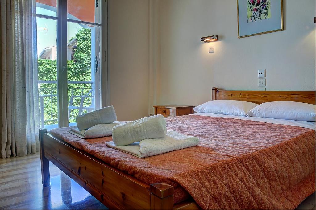 Cama o camas de una habitación en Hotel Benitses Arches