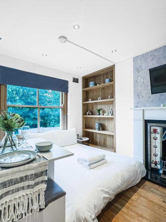 Postel nebo postele na pokoji v ubytování Imperial Earls Court Apartments