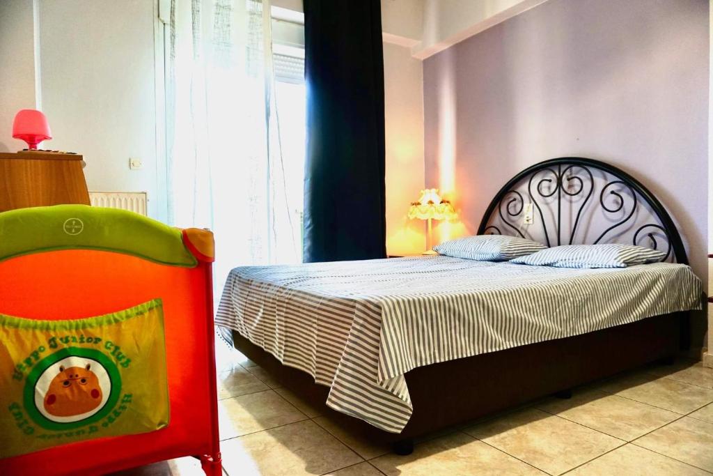 Postel nebo postele na pokoji v ubytování VOLOS CENTRAL SPACIOUS 120sq FLAT