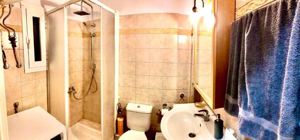Koupelna v ubytování VOLOS CENTRAL SPACIOUS 120sq FLAT