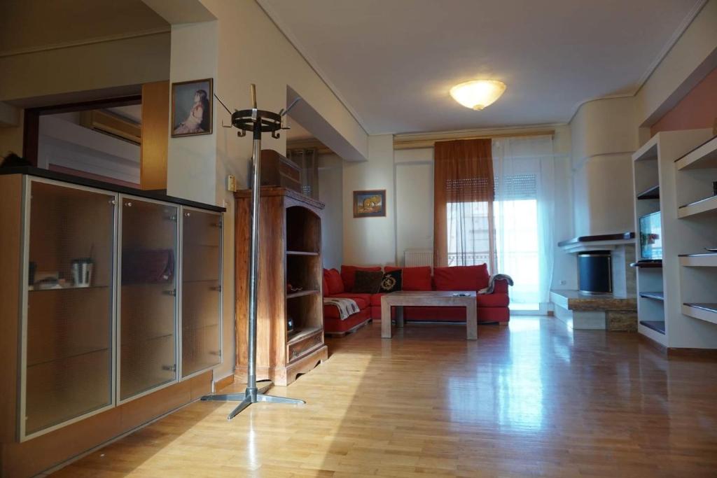 Postel nebo postele na pokoji v ubytování VOLOS CENTRAL SPACIOUS 120sq FLAT