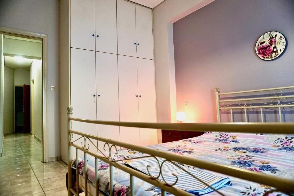 Postel nebo postele na pokoji v ubytování VOLOS CENTRAL SPACIOUS 120sq FLAT