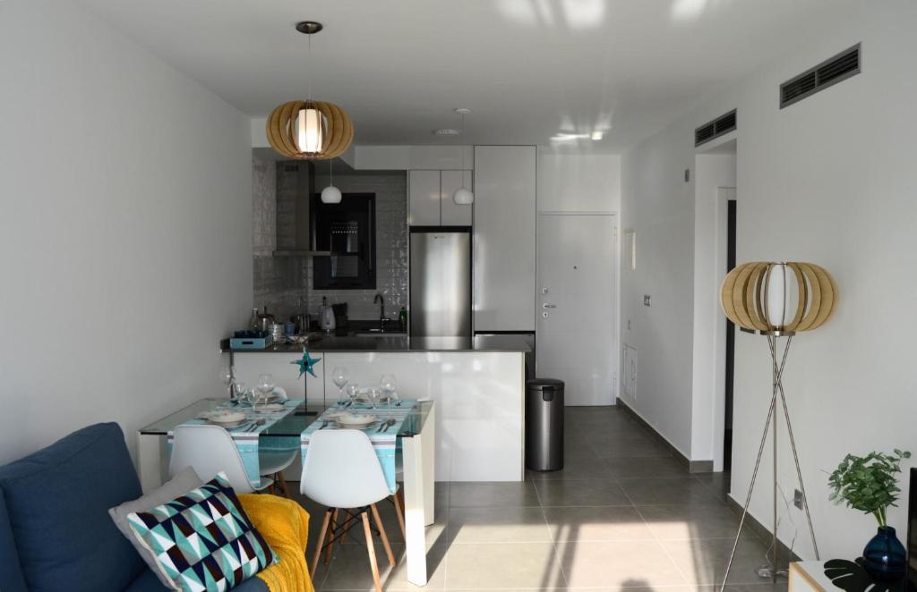 Kuchyň nebo kuchyňský kout v ubytování Apt with Roof Terrace Pilar De La Horadada