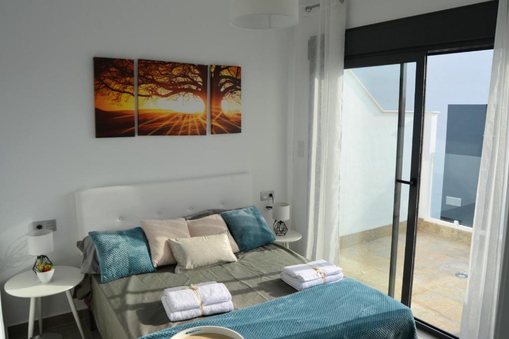 Postel nebo postele na pokoji v ubytování Apt with Roof Terrace Pilar De La Horadada