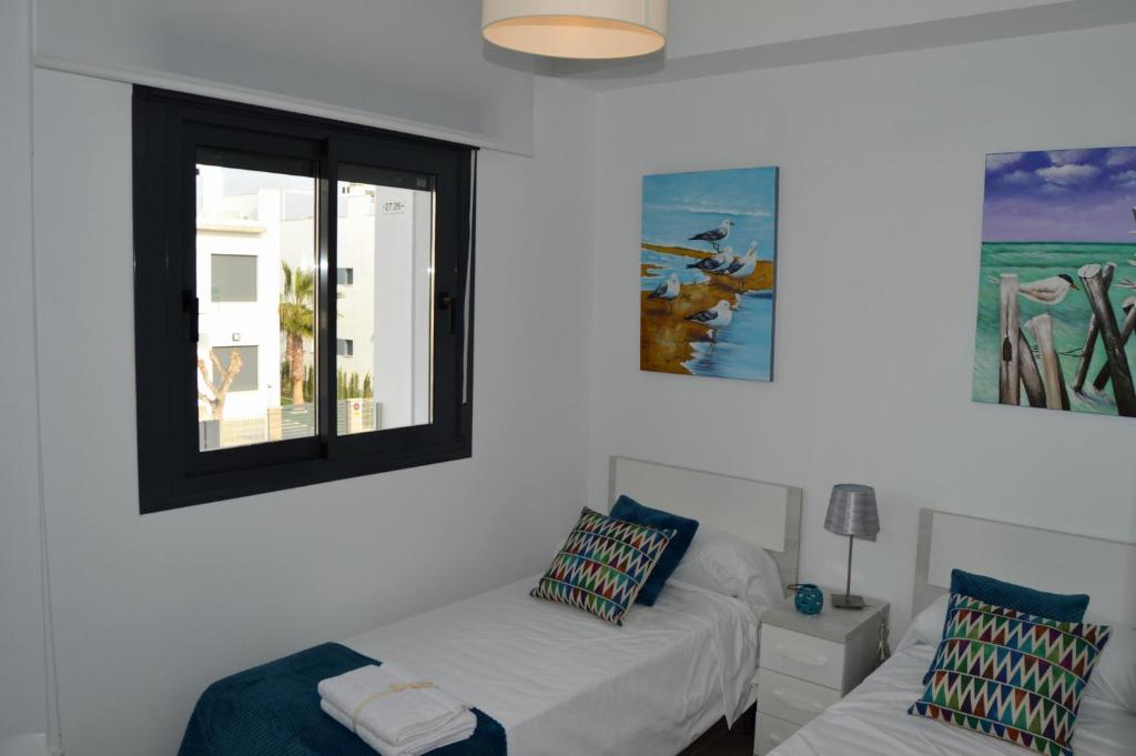 Postel nebo postele na pokoji v ubytování Apt with Roof Terrace Pilar De La Horadada