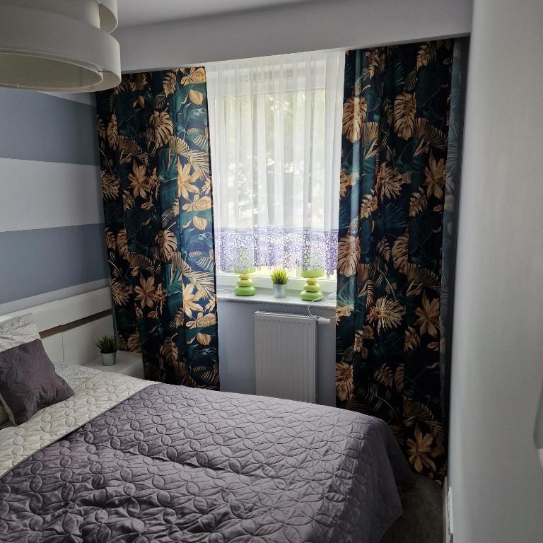 Posteľ alebo postele v izbe v ubytovaní APARTAMENT - PORTA MARE - LEŚNE TARASY - 45B/2