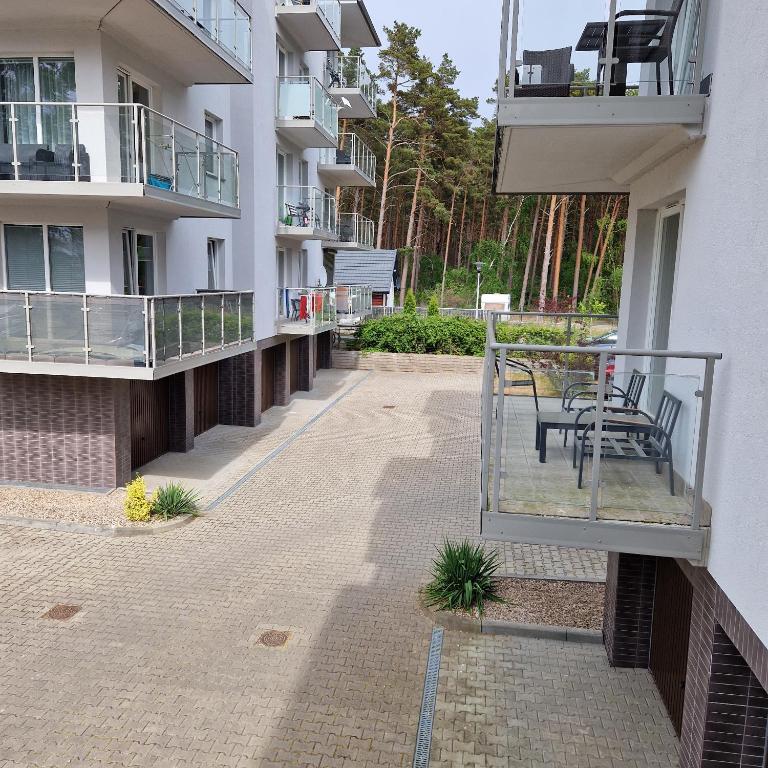 Balkón alebo terasa v ubytovaní APARTAMENT - PORTA MARE - LEŚNE TARASY - 45B/2
