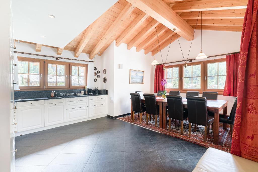 Kuchyň nebo kuchyňský kout v ubytování Chalet Ulysse