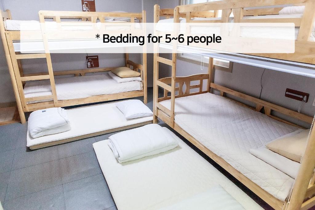 Hostel Mihojae Busan - Quadruple Room With Bathroom