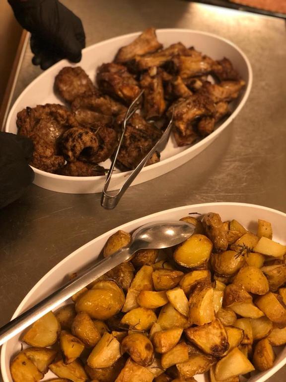 Jídlo v hotelu nebo okolí