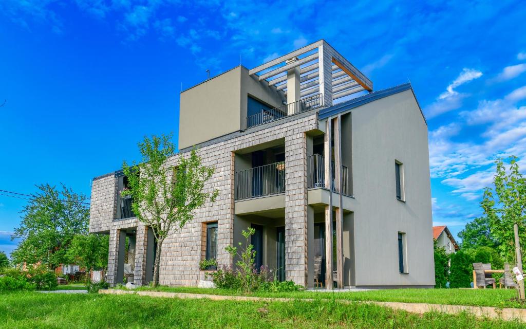 a white brick house with a blue sky at Plitvice Nest 2 in Rakovica