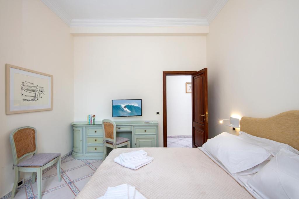 Llit o llits en una habitació de B&B Marcantonio - Ischia Ponte