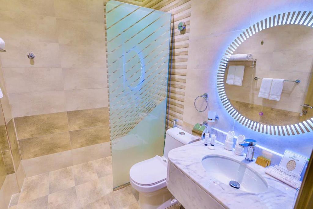 Koupelna v ubytování Wissam Al-Hawra Hotel