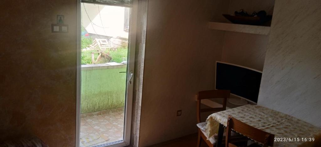 a room with a sliding glass door to a window at Vlado 