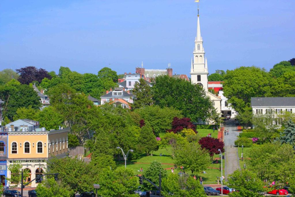 The Newport Harbor Hotel & Marina - Tweepersoonskamer Met Twee Tweepersoonsbedden En Uitzicht Op De Stad