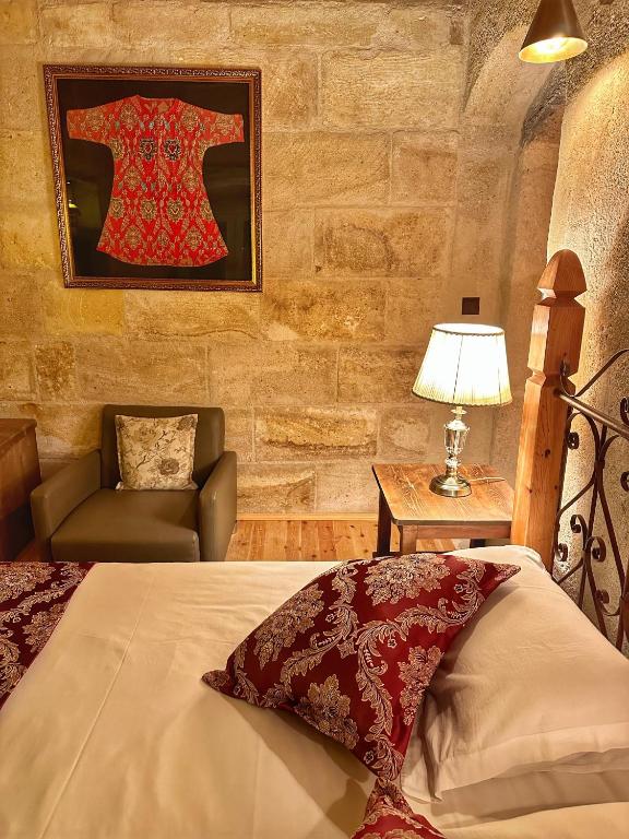 Postel nebo postele na pokoji v ubytování Takaev Cave House